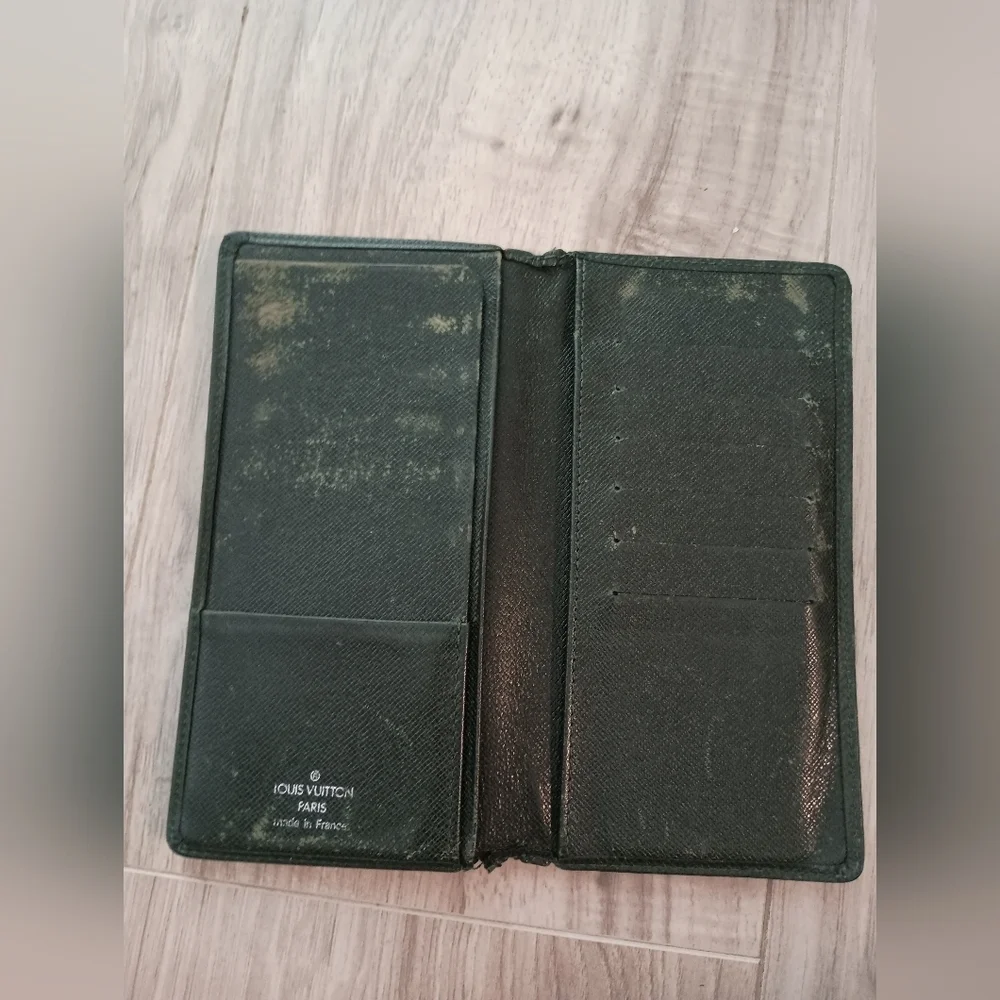 Authentic Louis Vuitton, Green Taiga Long Wallet